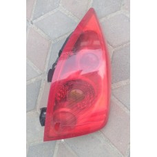 фонарь задній правий nissan primera p12 hb дефект